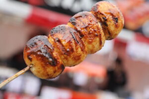 焼まんじゅうを焼いている